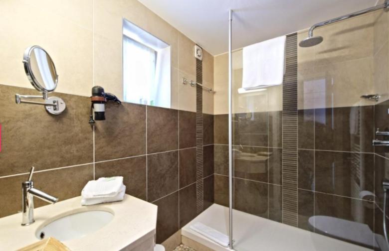 Hotel Saint-Amour ดูร์บี ภายนอก รูปภาพ